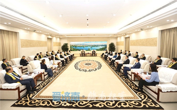 大力弘扬企业家精神与企业同舟共济扬帆远航 孙立成孙述涛会见“影响济南”经济人物评选获奖企业家