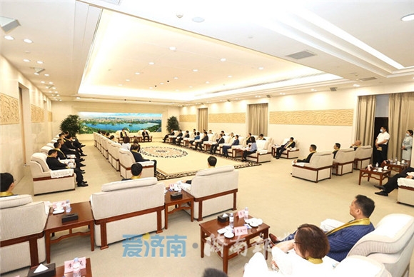 大力弘扬企业家精神与企业同舟共济扬帆远航 孙立成孙述涛会见“影响济南”经济人物评选获奖企业家